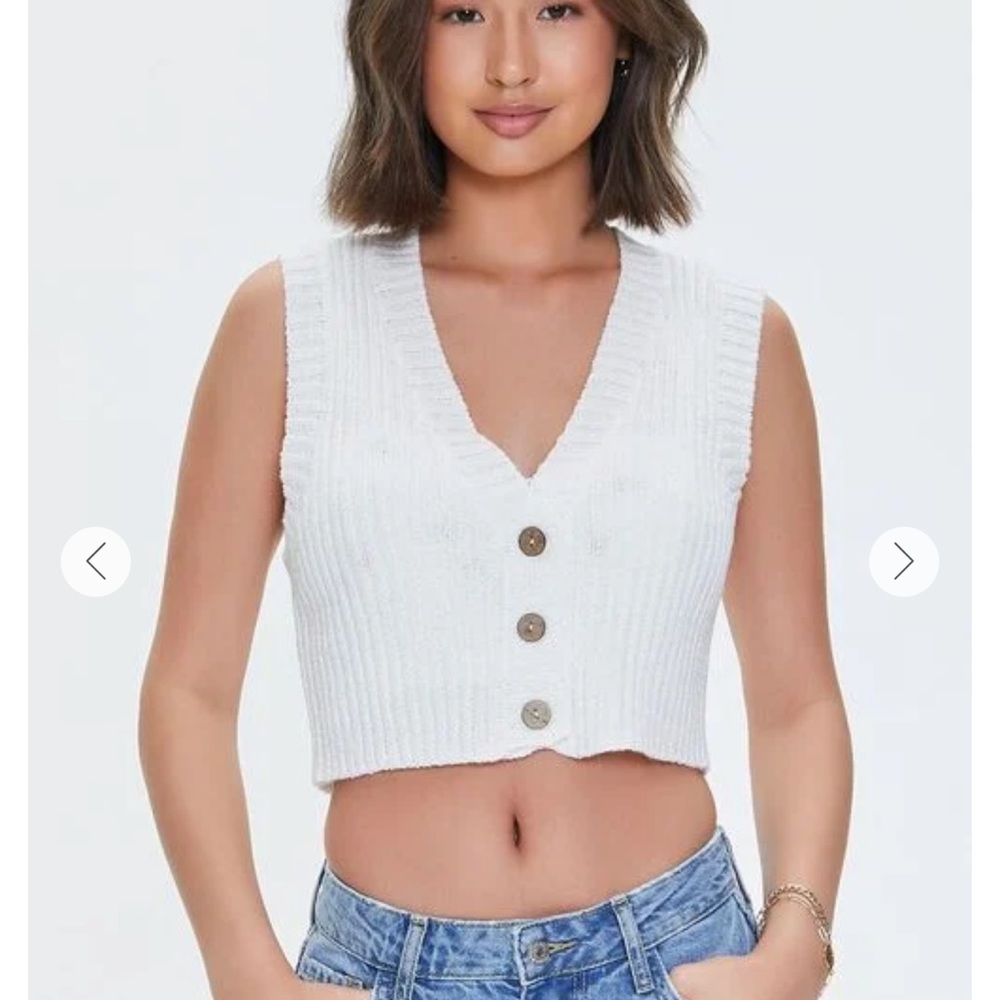 Forever 21 White cropped sweater vest - size Medium - NWT